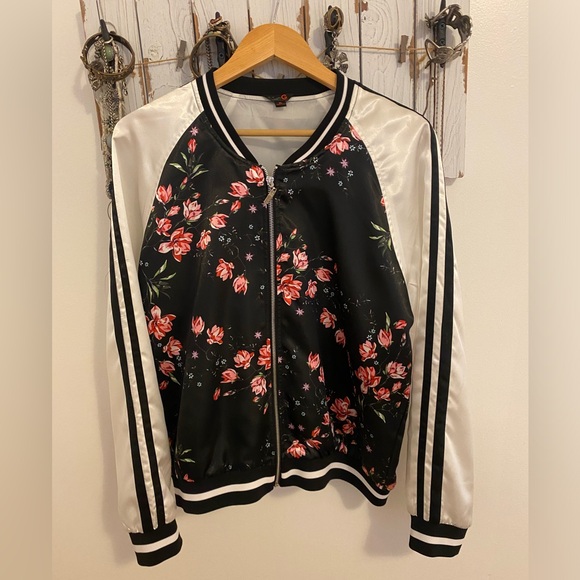 Guess Jackets & Blazers - Guess floral satin bomber jacket size XL lightweight